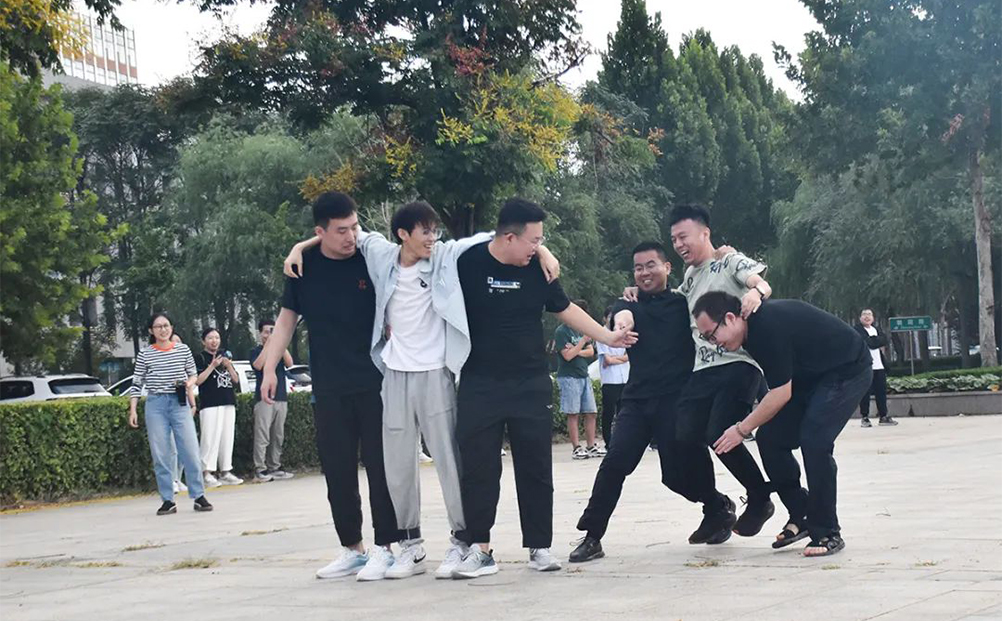 環球軟件舉行“迎中秋，慶國慶”員工趣味運動會
